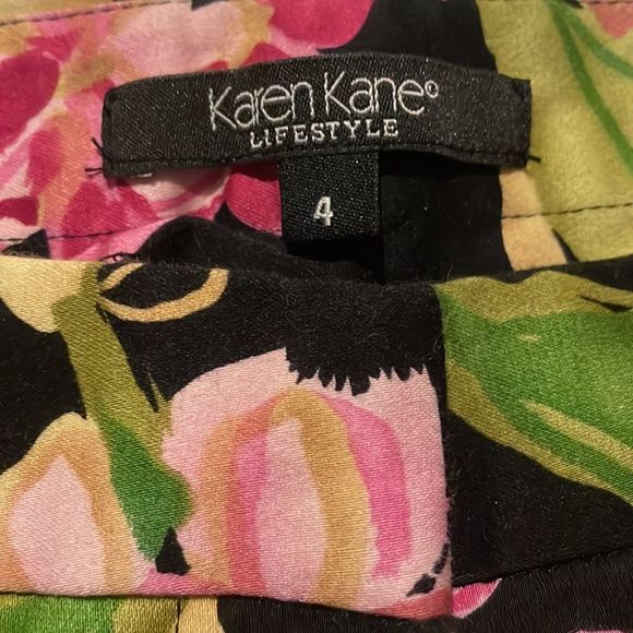 Karen Kane wow pants bold bright attention grabbing pink hydrangeas on black - Picture 3 of 3